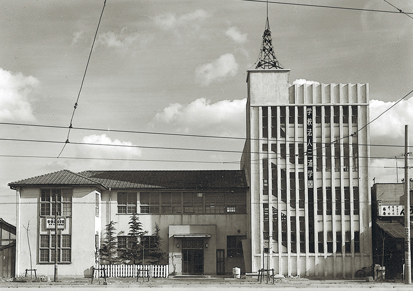 鶴舞校地に初めて建った名古屋第一工業高等学校の鉄筋4階建て校舎