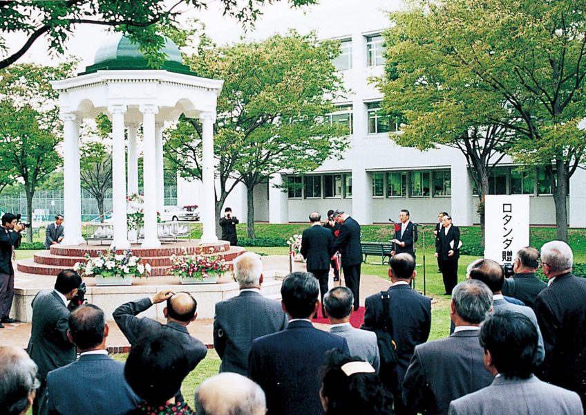 ロタンダ贈呈式（オハイオ大学より大学開学30周年の記念として）
