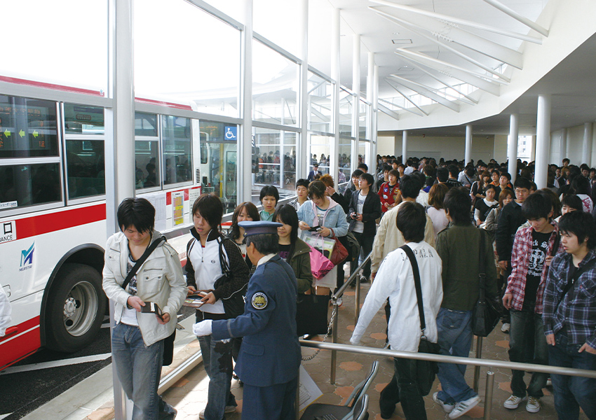 神領駅北口スクールバスのりば（2008年3月完成）